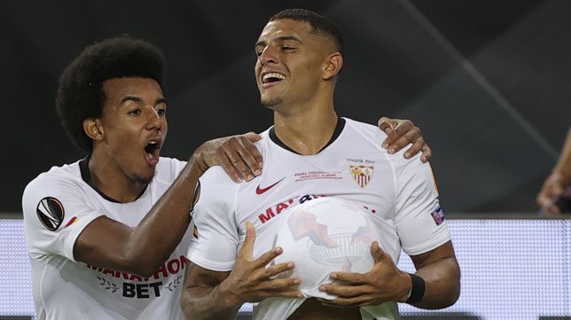 Kounde-and-Diego-Carlos-for-Sevilla