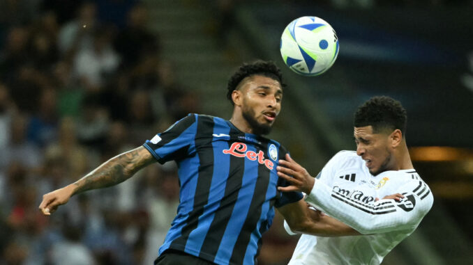 Atalanta's Brazilian midfielder #13 Ederson (L) and Real Madrid's English midfielder #5 Jude Bellingham vie for the ball during the UEFA Super Cup football match between Real Madrid and Atalanta BC in Warsaw, on August 14, 2024. (Photo by Sergei GAPON / AFP)