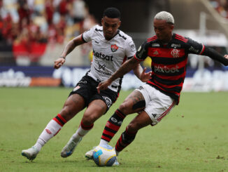 RIO DE JANEIRO, BRAZIL - DECEMBER 8: Alerrandro of Vitoria fights for the ball with Wesley Santos of Flamengo during the match between Flamengo and Vitoria as part of the last round of Brasileirao 2024 at Maracana Stadium on December 8, 2024 in Rio de Janeiro, Brazil. (Photo by Wagner Meier/Getty Images)
