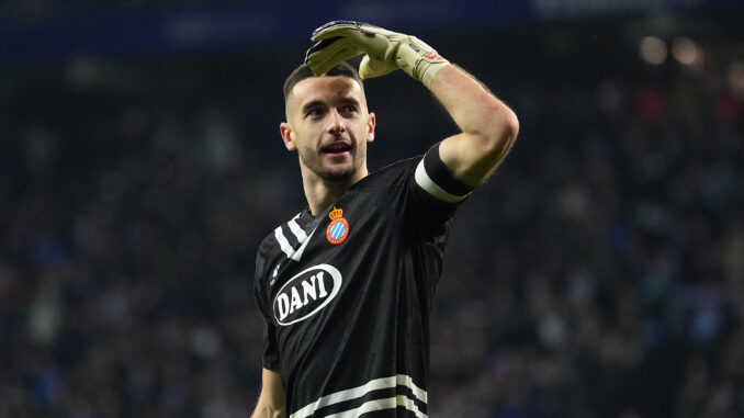 BARCELONA, SPAIN - FEBRUARY 01: Joan Garcia of RCD Espanyol celebrates victory following the LaLiga match between RCD Espanyol de Barcelona and Real Madrid CF at RCDE Stadium on February 01, 2025 in Barcelona, Spain. (Photo by Alex Caparros/Getty Images)